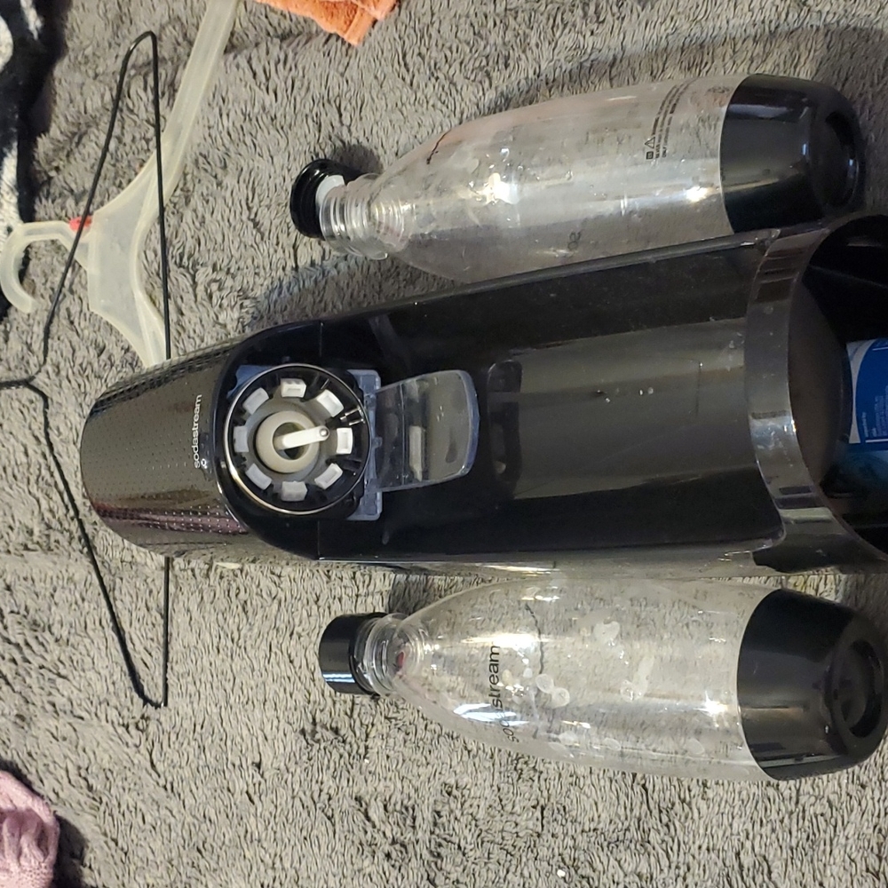 SODA stream with 2 bottles and lids